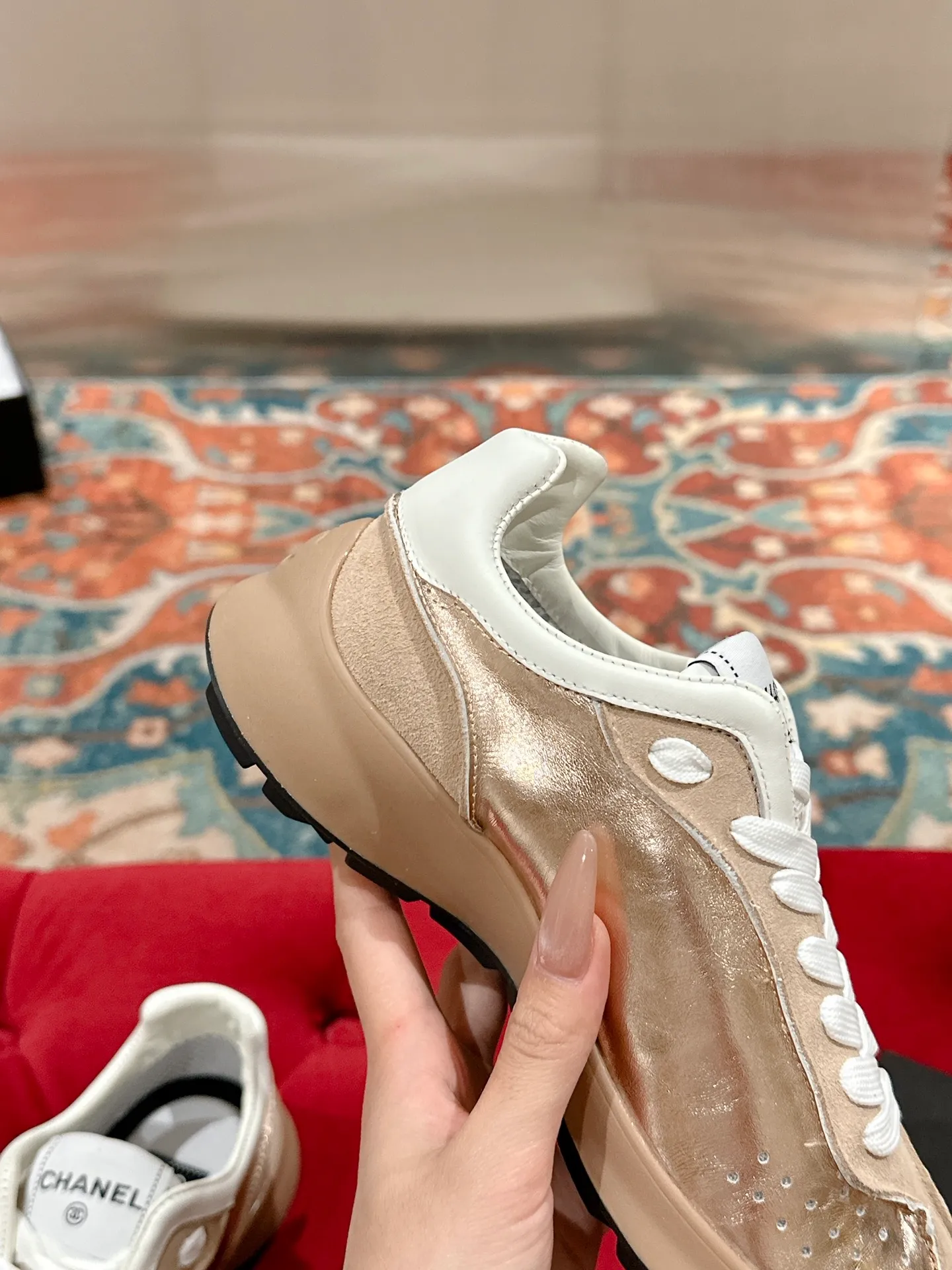 👟👟Ex-factory price 600👟👟 CHANEL Chanel classic sneakers, super internet celebrity series! There are so many Internet celebrities on their feet, and the counter is super popular〰️〰️ The world of Chanel has always been a dream for girls, the simple partition design is a super interpretation of multiple texture effects, the most eye-catching LOGO double C is also my favorite, no matter how you match it on your feet, the effect is completely amazing✔✔✔I must recommend you to buy this one⚡️⚡️Bangladesh environmentally friendly leather upper, original private model TPU outsole The color details are all compared 🆚 at the counter! Perfect presentation with zero color difference ❥ ❥ Every detail is beyond the genuine level! There is no pressure in and out of the counter☑️Number of yards: 35-40